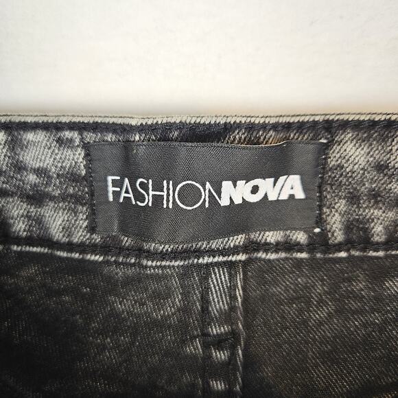 Fashion Nova Beach Party Cheeky Cut Off Denim Short Black Rip Jean Frayed Size 5 - Picture 11 of 14